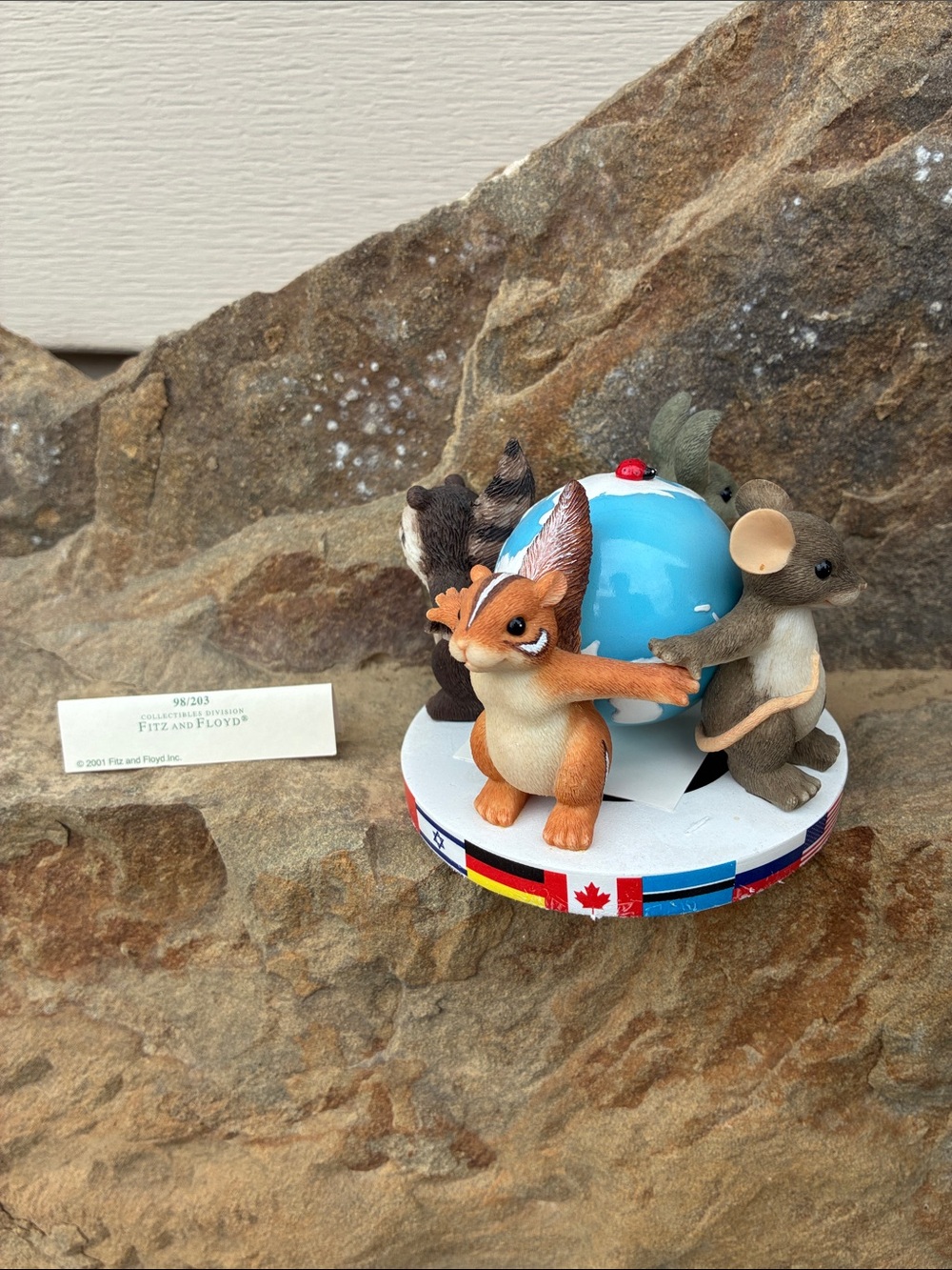 Charming Tails "Friends Around the World" 98/203 Fitz and Floyd